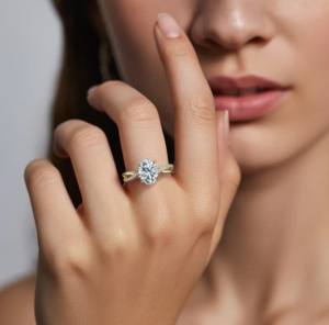 Anillo de Lujo de Plata de Ley con Moissanita de Corte Ovalado y Baño de Oro de 18K para Boda, Compromiso o Fiesta - Product Image 2