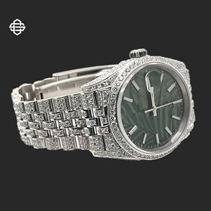 Montre à quartz classique en acier inoxydable pour homme, style tendance, best-seller, entièrement sertie de moissanite, verre cristal, affichage de la date, bracelet 20 mm - Product Image 2