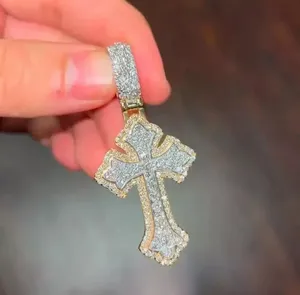 จี้กางเขนแบบ Iced Out ชุบทองประดับเพชรโมอิสซาไนต์ สไตล์ฮิปฮอป สร้อยคอจี้กางเขนแบบศาสนาคริสต์ ประดับเพชรระยิบระยับ สไตล์แร็ปเปอร์ เครื่องประดับคริสเตียน - Product Image 1