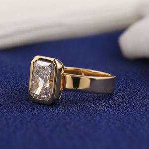 Bague de fiançailles de luxe solitaire SATVIK RATNA 3 carats, diamant de laboratoire taille Radiant certifié IGI, or 14 carats, largeur 4 mm, style Cigar Band - Product Image 3