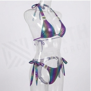 Ensemble de bikini pour femme, couleur dégradée, métallisé, haut halter, bas à nouer sur les côtés, détail strass, spandex, polyester, maillot de bain deux pièces - Product Image 3