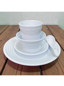Ensemble de vaisselle MIT Eco-Friendly PGT 5 pièces : Options vibrantes — Blanc Sommet de Neige - Product Image 4