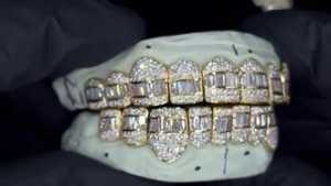Grillz Híbridos Bust Down de Fábrica, con Moissanita VVS talla Baguette y Redonda, estilo Iced Out, en Plata de Ley 925 y Oro Sólido de 10K, Dientes Personalizados, Venta al por Mayor - Product Image 3