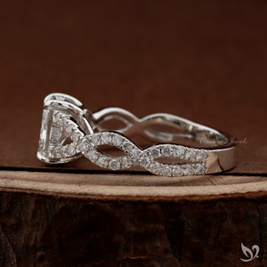 Anillo de Compromiso con Diamante Radiante de 1 Quilate Cultivado en Laboratorio, Certificado IGI, Banda Cruzada con Pavé, Oro Blanco de 10K - Product Image 2