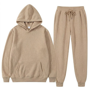 Ensemble de survêtement personnalisé pour hommes avec logo – Hoodie minimaliste et pantalon de jogging fuselé – Tenue de sport confortable – Fournisseur en gros et fabricant - Product Image 1