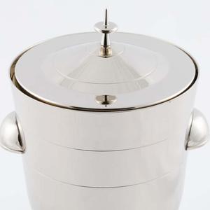 Seau à glace en métal nickelé de style Mid-Century Modern avec couvercle élégant à finition en forme de spirale et doublure intérieure, idéal pour les fêtes et les mariages - Product Image 5