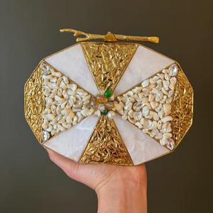 Pochette de soirée en pierre et résine de haute qualité avec chaîne en laiton, design brodé unique et raffiné, artisanat en résine - Product Image 1