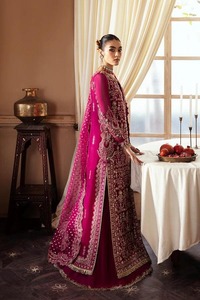 Vestido de Novia Pakistaní, Traje Sharara Indio, Color Magenta Rosa, Chaqueta Larga de Organza con Adornos Hechos a Mano, Dupatta Bordada de Lujo - Product Image 6