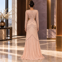 Robe de soirée pêche perlée à découpes avec manches longues transparentes |   Robe de soirée longue avec col en V et fente avant discrète
