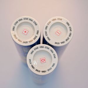 Fabricant vietnamien de raquettes de badminton professionnelles de qualité supérieure, en bois, avec plumes d'oie, de niveau tournoi, écologiques et légères - Product Image 1