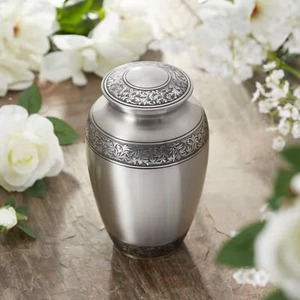 Urne en porcelaine blanche avec motif d'oiseaux et de fleurs, pot décoratif oriental rond fait à la main pour les occasions de commémoration - Product Image 3