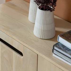 Mueble para TV Vandana Vertex Ultra de 3 puertas en madera de mango - Product Image 5