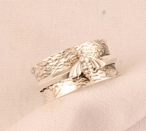 Anillo Apilable Minimalista de Plata de Ley 925 con Diseño de Abeja y Panal de Miel Inspirado en la Naturaleza para Mujer, Joyería 2026 al por Mayor - Product Image 1