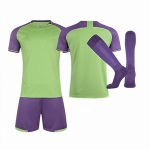 Uniforme de football de bonne qualité, pas cher, meilleur prix, uniforme de football pour hommes, nouveau design, service OEM, logo personnalisé, uniformes de football pour hommes - Product Image 1