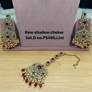 Parure de bijoux de luxe de haute qualité, dernier cri, en cuivre plaqué or, avec perles et Kundan, comprenant collier ras-du-cou, boucles d'oreilles et Maang Tikka, pour fiançailles - Product Image 2