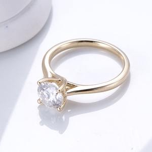 Anillo de compromiso y aniversario de alta demanda con diamantes talla pera en forma de V, anillo apilable curvo de media eternidad con moissanita. - Product Image 2