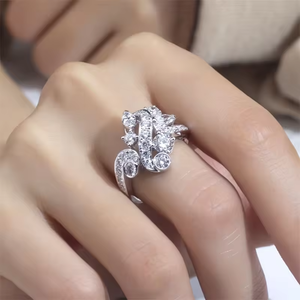 แหวนหมั้นเพชรแพลตตินั่มทรงกลมเจียระไนแบบบริลเลียนท์ ได้รับการรับรองจาก GIA สไตล์โรแมนติก เครื่องประดับสำหรับผู้หญิง - Product Image 5