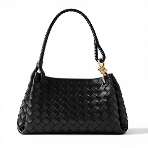 Royaa Elegante Bolso de Hombro y Clutch 2 en 1 de Cuero Genuino Beige con Marco de Lujo, Forro de Poliéster, Cierre de Cremallera Hecho a Mano, 5L - Product Image 3