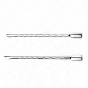 Pousse-cuticules professionnel en acier inoxydable, outil de manucure et pédicure avec double extrémité grattoir et embout de nettoyage des ongles - Product Image 2