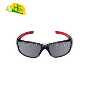 Gafas de Seguridad Duraderas A11 con Lentes de PC Ahumadas, Revestimiento Antivaho y Almohadillas Nasales Suaves para Uso Prolongado - Product Image 5