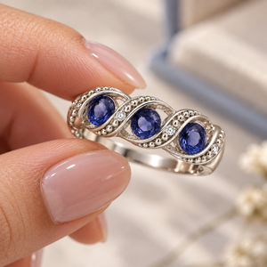 Bague en argent sterling 925 avec iolite – Bande torsadée à trois pierres avec détail perlé - Product Image 3