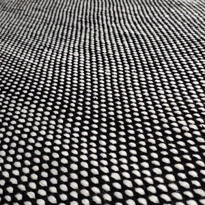 Alfombra de lana tejida a mano, abstracta, en blanco y negro |   Alfombra Moderna de Tejido Plano Texturizado, Ecológica y Apta para Mascotas, para Sala de Estar y Dormitorio - Product Image 6