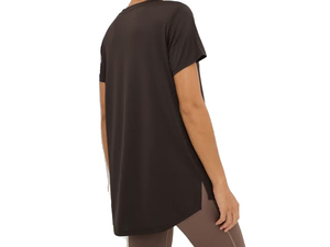 Camiseta informal larga de manga corta para mujer, color marrón oscuro, cuello redondo, corte holgado, transpirable, para verano, con forro polar elástico - Product Image 2
