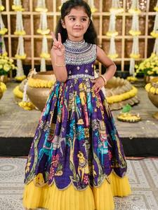 Salwar Kameez con Bordado y Estampado para Niñas de NiMa Creations, Traje Tradicional Indio para Bodas, Diwali y Fiestas, en Seda Chinon, Largo hasta la Rodilla - Product Image 2