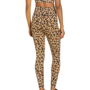 Venta Directa de Fábrica, Leggings de Yoga con Cintura Media y Diseño Sólido, Talla Personalizada, Servicio OEM, Al Por Mayor, Transpirables y de Secado Rápido, Alta Calidad - Product Image 3