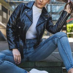 Nuevas chaquetas de mujer con cuello de cremallera negro y logotipo personalizado, chaqueta vintage para invierno, chaqueta bomber de cuero genuino, ropa de calle. - Product Image 3