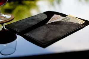 Fabricante de Tarjeteros de Cuero Genuino, Venta al por Mayor, Tarjetero de Cuero Real Clásico de Lujo, Ligero y Resistente al Agua para Hotel - Product Image 5