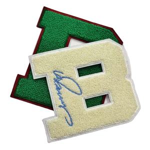 แผ่นปักลายแบบเป็นมิตรกับสิ่งแวดล้อม แผ่นปักลายแบบยั่งยืน แผ่นปักลายเชนิลล์ ตัวอักษร B T แผ่นปักลายแบบวาร์ซิตี้ สีครีม น้ำเงิน เขียว แดง - Product Image 1