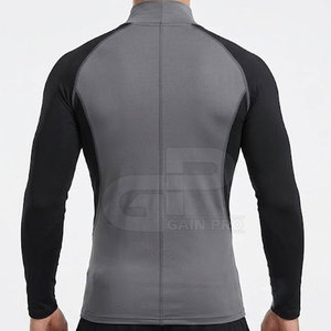 Maillot de compression Active Fit pour le football, conçu pour l'entraînement au football, les exercices en salle de sport et les activités sportives en plein air. - Product Image 5