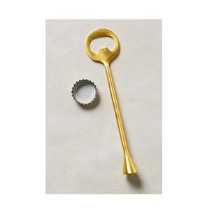 Abridor de botellas magnético de metal con recogedor de tapas para refrigerador de cocina, fácil almacenamiento, construcción resistente y duradera - Product Image 1