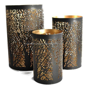 Ensemble de 3 bougeoirs ronds en fer avec revêtement intérieur en or et extérieur en poudre noire fini pour la décoration intérieure - Product Image 5