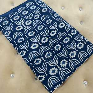 Tissu en coton pur imprimé à la main, doux, durable et léger, idéal pour les vêtements ethniques et les robes Kurti. - Product Image 5