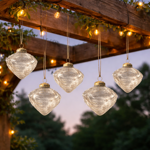 Boule de Noël suspendue en verre transparent pour la décoration de la maison pendant les fêtes |   Décoration artisanale élégante pour toutes les saisons. - Product Image 4