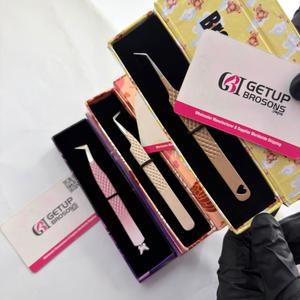 Pinzas para Pestañas de Acero Inoxidable con Punta de Fibra y Diseño de Mariposa en Degradado Rosa/Blanco/Nude, en Caja de Herramientas de Precisión - Product Image 2