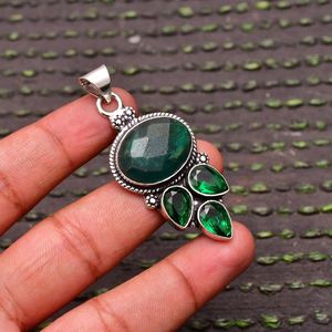 NIKHIL GEMS Élégant Pendentif Charme Vintage Émeraude Diopside Fait Main en Argent Sterling 925 Bijoux en Pierres Précieuses Certifiés par un tiers - Product Image 2