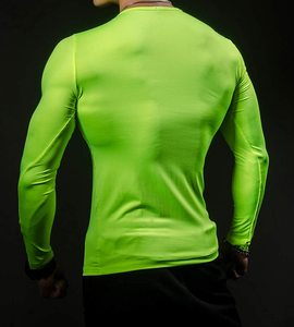 Chemise de compression pour homme disponible en gros, entièrement personnalisable, respirante, confortable et infroissable. - Product Image 6