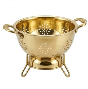 Colador de Metal Dorado con Asas y Tazón Colador con Patrón Floral Perforado para Cocina - Product Image 2
