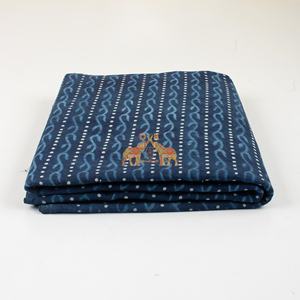 Tissu imprimé en coton indigo 100% naturel et biologique, magnifique tissu bleu pour robes et chemises pour femmes et filles - Product Image 4