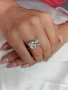 Anillo de compromiso Toi et Moi de moissanita de 4 CT, corte pera y radiante, en oro blanco de 14K, anillo de compromiso de moissanita con corte elegante, moissanita - Product Image 4