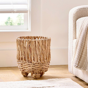 Nouvelle édition, design actuel, touche rustique, idéal pour illuminer votre intérieur : vase/urne/planteur en jacinthe d'eau. - Product Image 2