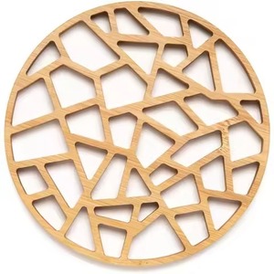 Sous-plat rond en bois de manguier naturel sculpté, motif floral mandala orné, résistant à la chaleur, support pour casseroles et poêles, style bohème - Product Image 1