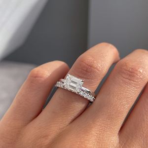 Anillo de Compromiso y Boda con Diamante Cultivado en Laboratorio, Corte Esmeralda, 2.45 Quilates, Oro Amarillo de 14k, Certificado IGI, Joyería de Lujo para Regalo - Product Image 1