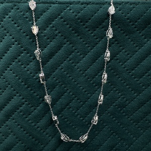 Magnífico Collar de Diamantes Cultivados en Laboratorio con Corte de Pera de 14.00 CT en Oro Blanco de 14K para Mujer - Product Image 6