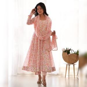 Salwar Kameez Tradicional de Fabricante Indio, Chifón Naranja con Estampado Floral Digital, Secado Rápido, para Todas las Temporadas, Colorido, para Damas - Product Image 1