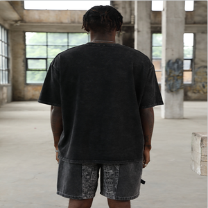 เสื้อยืดโอเวอร์ไซส์สีดำสำหรับผู้ชาย ลุควินเทจ ทำสีซีดแบบดิสเทรส พร้อมโลโก้ OEM ไซส์พลัส ผ้าคอตตอนหนา พิมพ์ลายตามสั่ง - Product Image 2