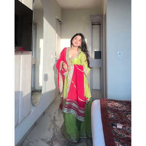 Conjunto de Traje de Fiesta para Mujer de Diseñador con Top, Pantalón y Dupatta - Product Image 1